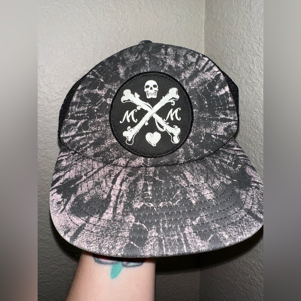 Metal Mulisha Y2K vintage Black and pink trucker Cap with heart skulls